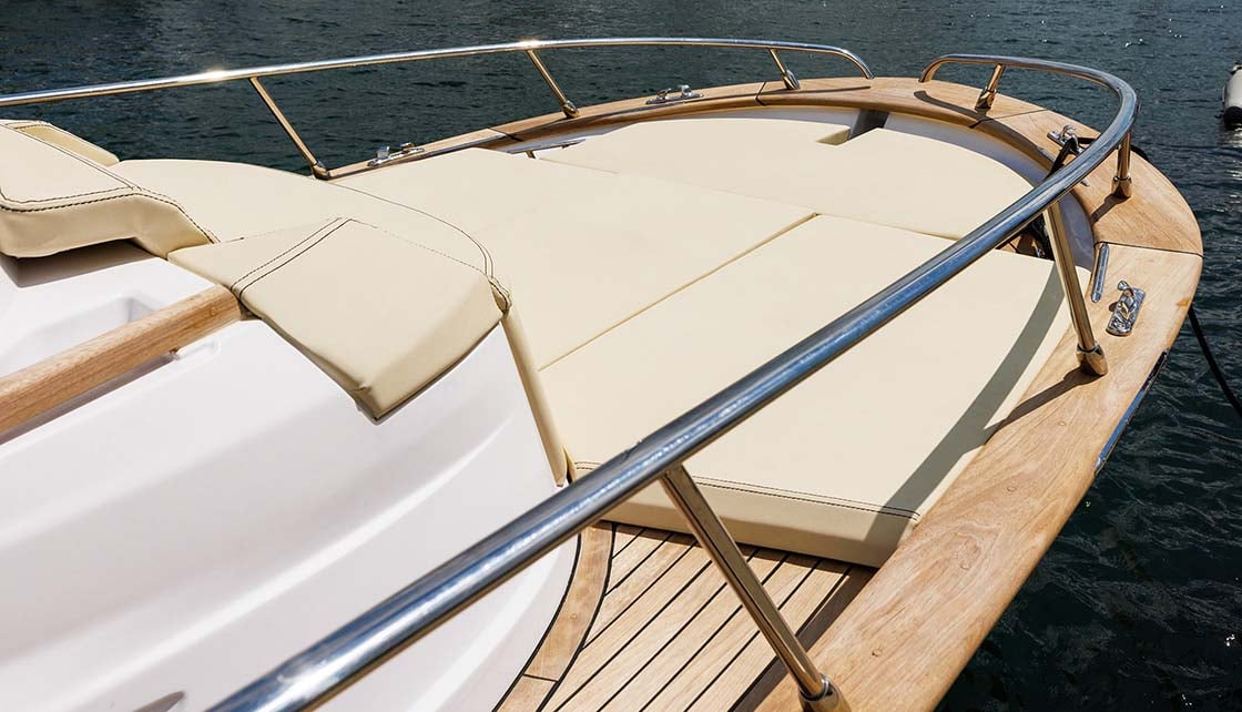 Mimi Libeccio 8.5 Cabin bow sun lounge