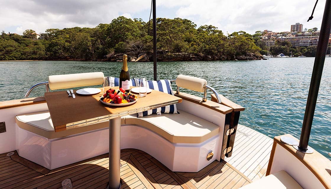 Mimi Libeccio 8.5 Cabin cockpit