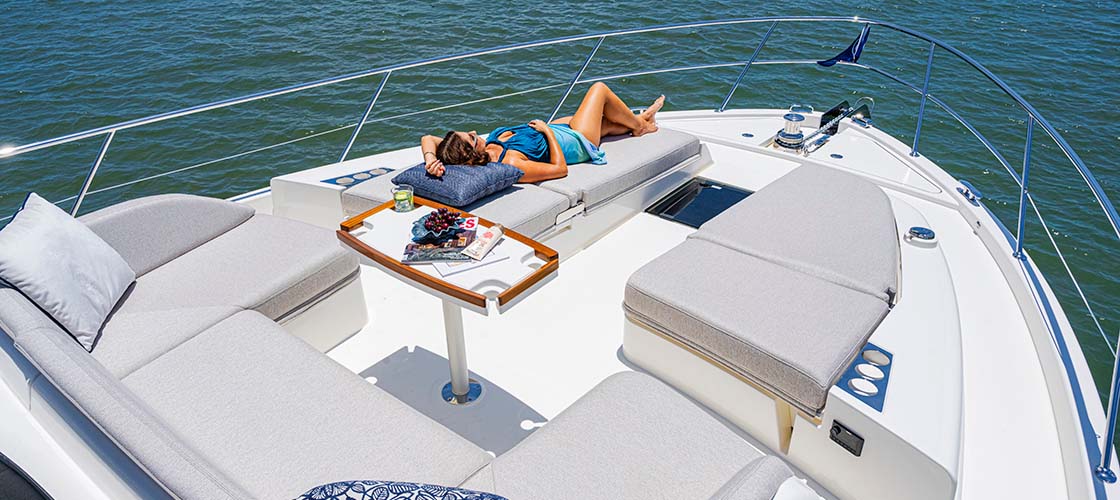 Riviera 5600 foredeck