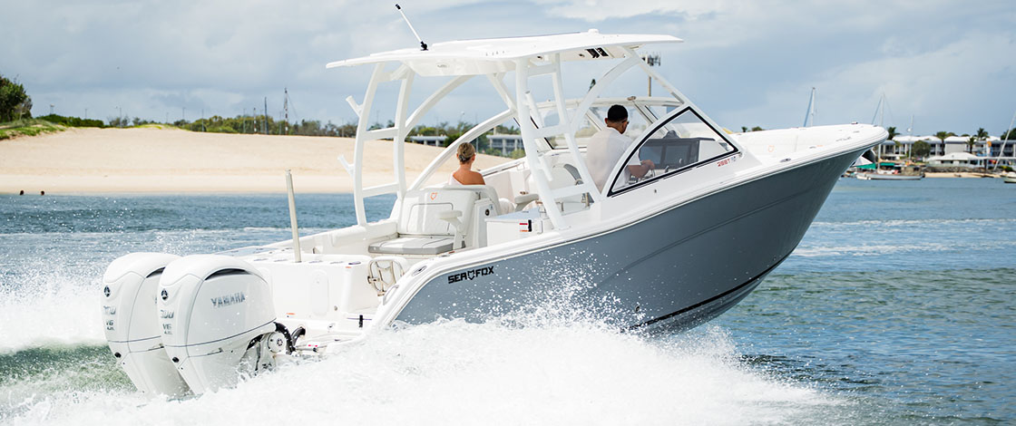 Sea Fox 288 Traveler at motor