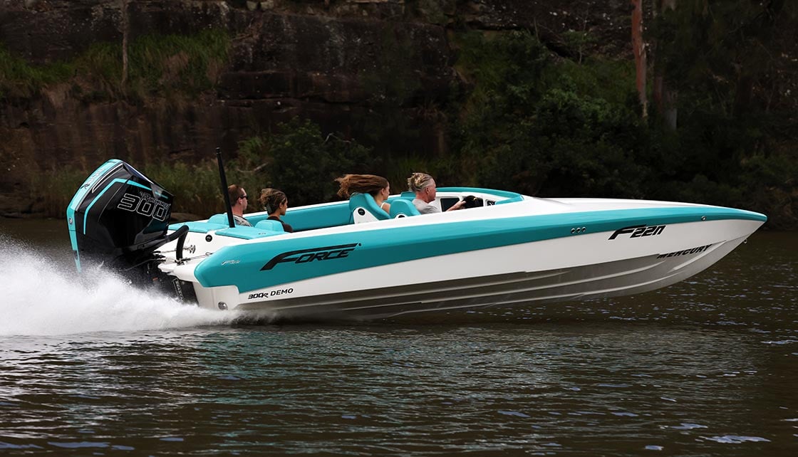 Force F22 performance skiboat 