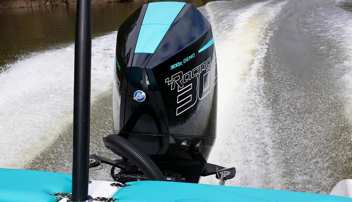 Force F22 performance skiboat 