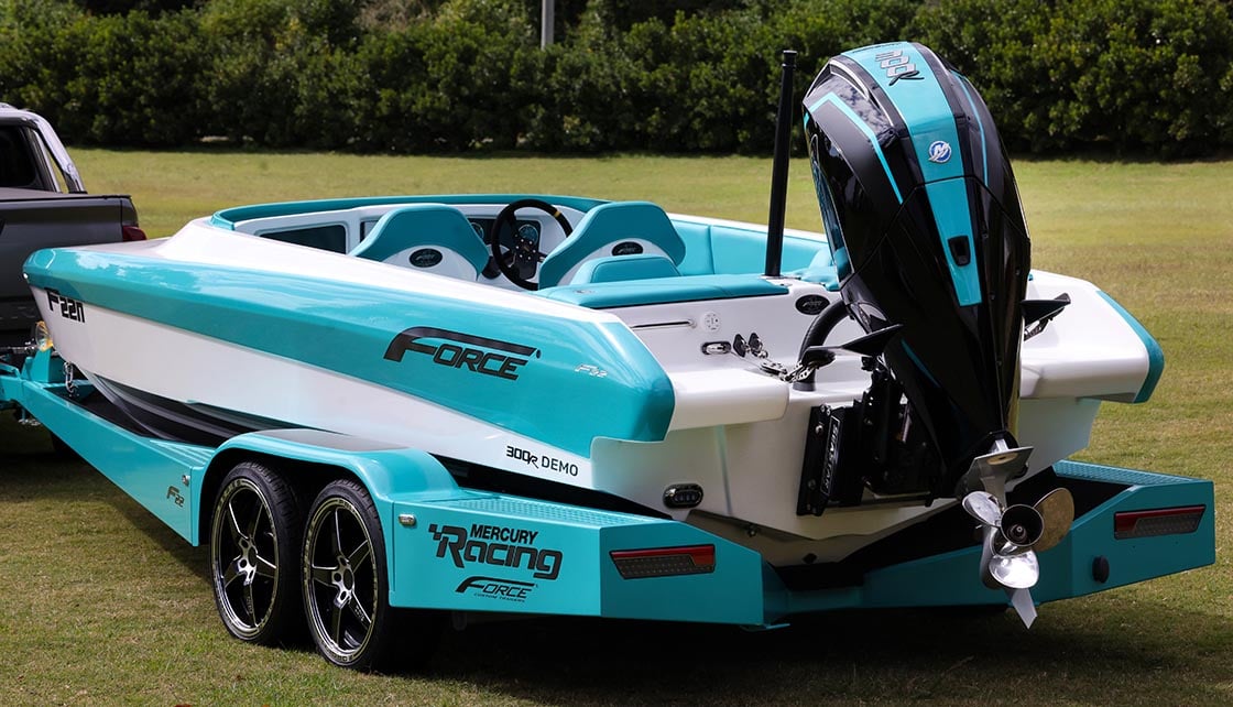 Force F22 performance skiboat 