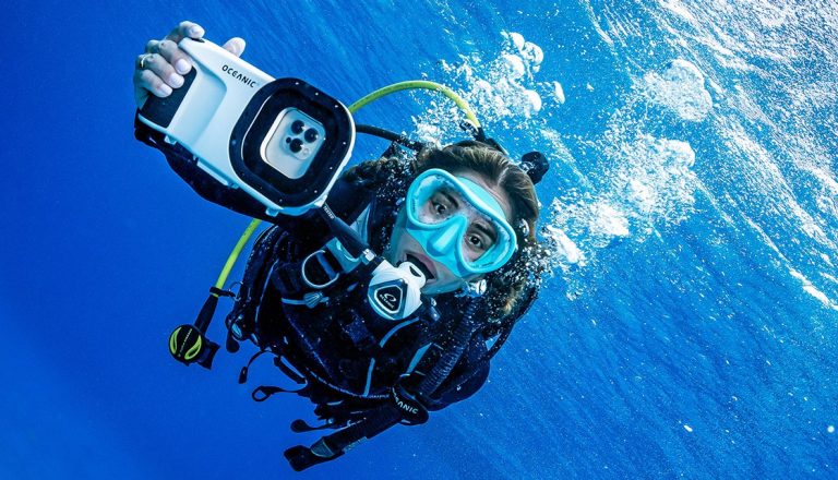 Buyers Guide to Underwater Cameras | Club Marine Australia